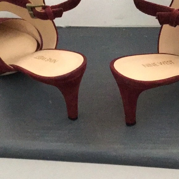 Shoe - Picture 4 of 4